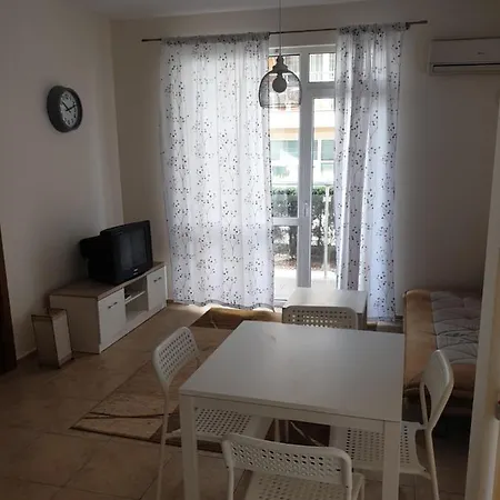 Sunny Gardens 2 Bedrooms * サニービーチ