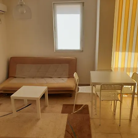 Sunny Gardens 2 Bedrooms *